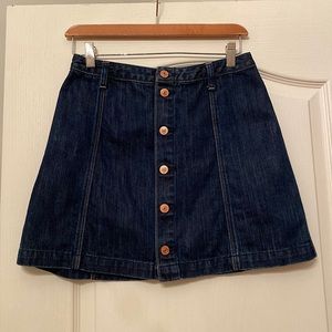 Dark denim button-down mini skirt! Size 4. Brand: Abercrombie & Fitch